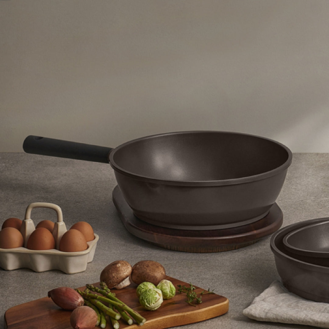 11 in Kyndell Induction Wok Pan (COP-B2810HGB)
